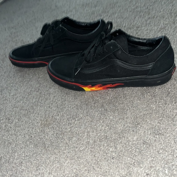 Old Skool Black Vans w/ flames on the sides. Size 11.5 - Picture 4 of 8